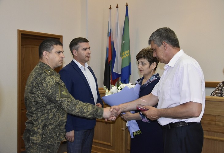 В Губкине вручили орден Мужества