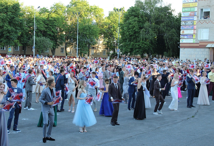 Погода в губкине. Выпускной 2022 гимназия 6 Губкин. Выпускной 2022 Губкин. Выпускной Губкин. Губкин площадь.