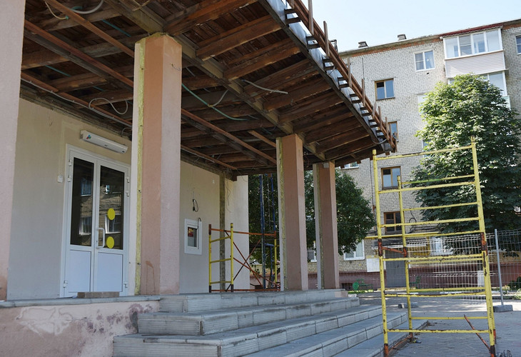 В Губкине приступили к обновлению фасада театра для детей и молодёжи