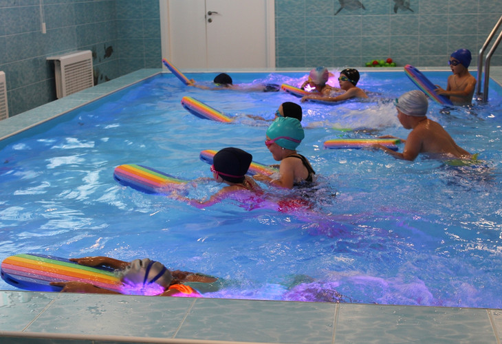 Детские сады в Губкине реализуют проект по обучению детей плаванию
