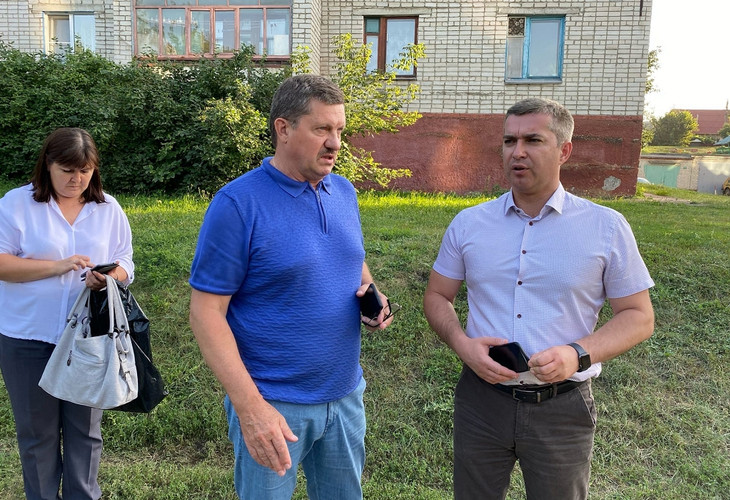 Михаил Лобазнов недоволен строительством детских площадок в Губкине