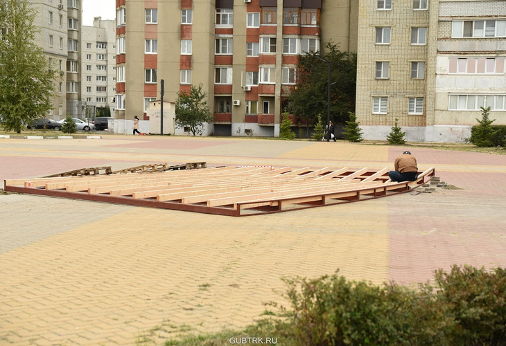 В Губкине продолжаются работы по обновлению сквера имени А.С. Пушкина