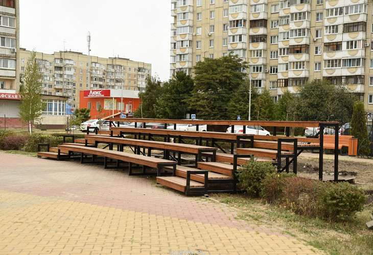 В Губкине продолжаются работы по обновлению сквера имени А.С. Пушкина