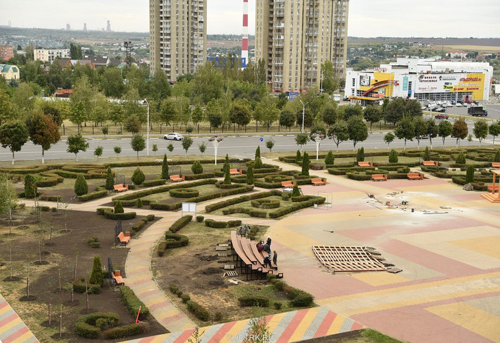 В Губкине продолжаются работы по обновлению сквера имени А.С. Пушкина