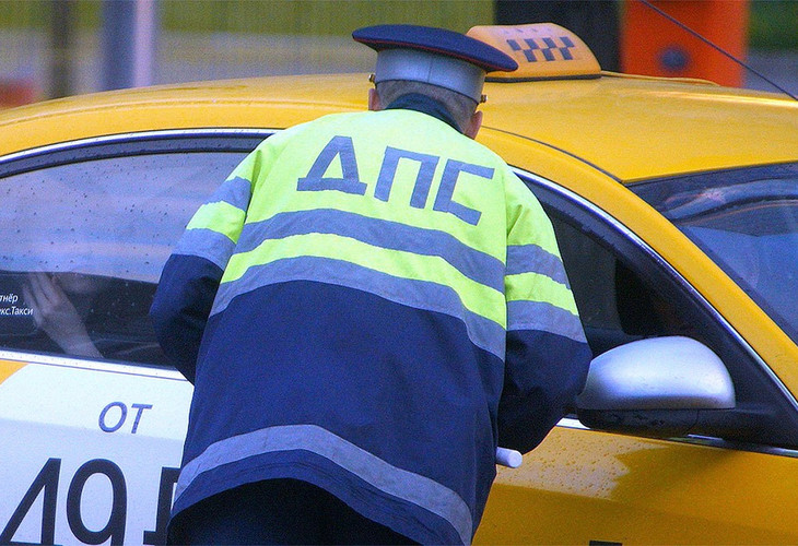 Губкинские госавтоинспекторы проводят профилактическое мероприятие «Такси»