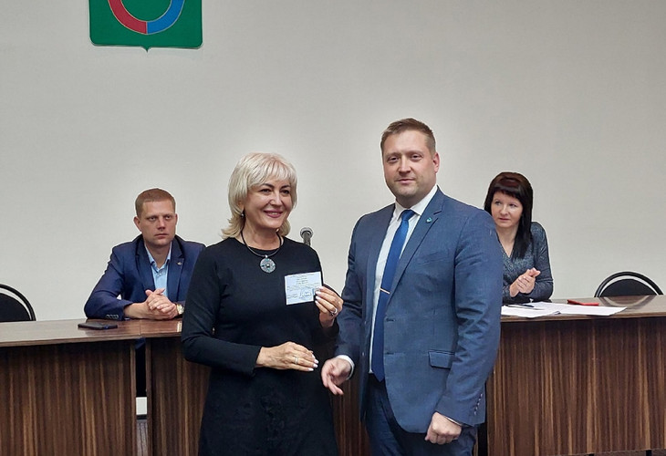 В Губкине избранные депутаты получили депутатские мандаты
