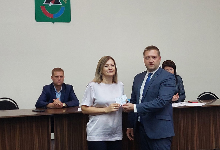 В Губкине избранные депутаты получили депутатские мандаты