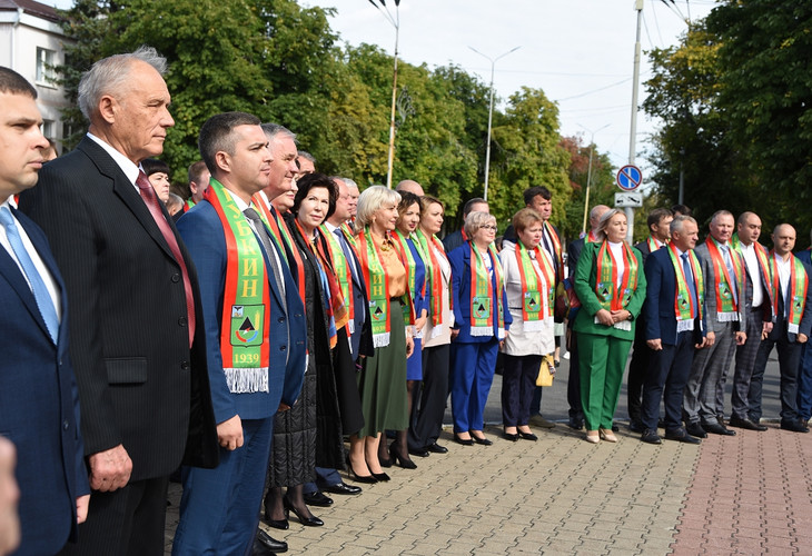 В Губкине впервые открыли Доску почёта