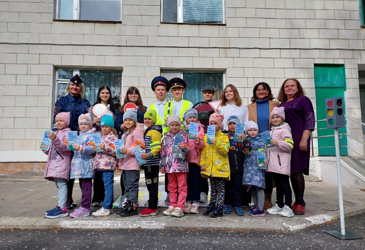 В детских садах Губкина малышей знакомят с правилами поведения на дорогах