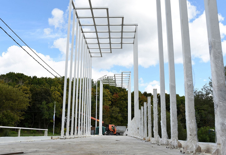 В Губкине продолжается реконструкция моста молодожёнов