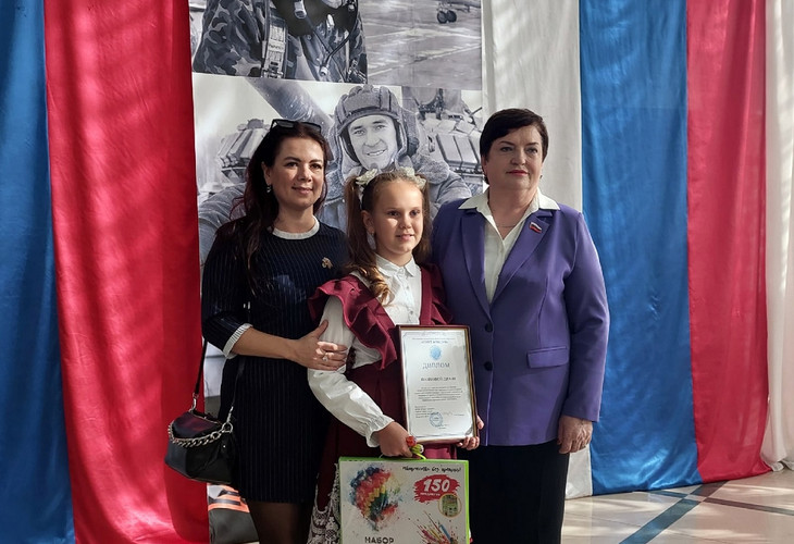 В Губкине чествовали участников конкурса рисунков и плакатов «Zащитникам Отечества»
