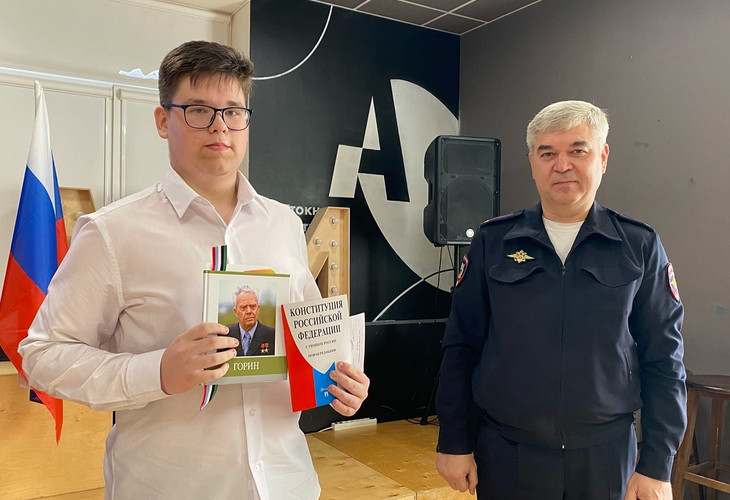 В день флага Белгородской области губкинские ребята получили паспорта