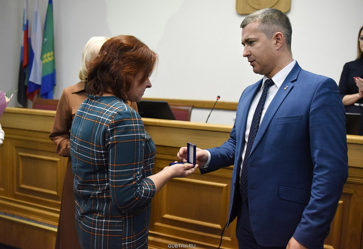 В Губкине вручили медали «За материнские заслуги» матерям военнослужащих, погибших в ходе СВО