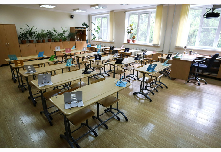 Учитель из Губкинского округа получил 1 млн рублей по программе 