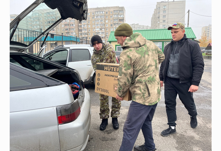 Губкинские депутаты передали гуманитарную помощь военнослужащим