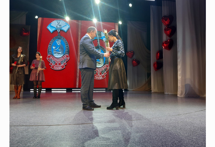 Почётные знаки Белгородской области «Материнская слава» различных степеней вручили одиннадцати губкинским женщинам