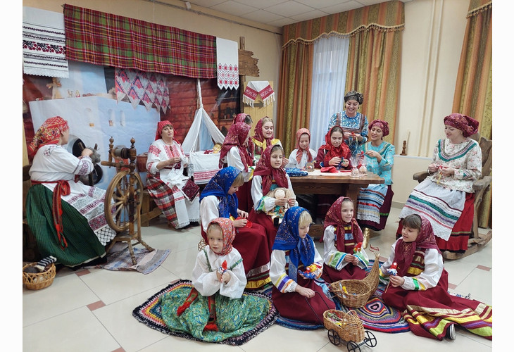В Губкине открылась областная выставка «В мире кукол»
