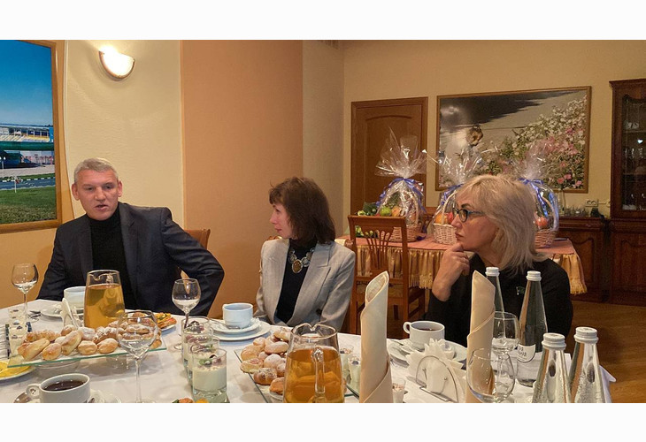 Представитель полпреда президента РФ Ольга Кремнёва встретилась с Героями Отечества в Губкине