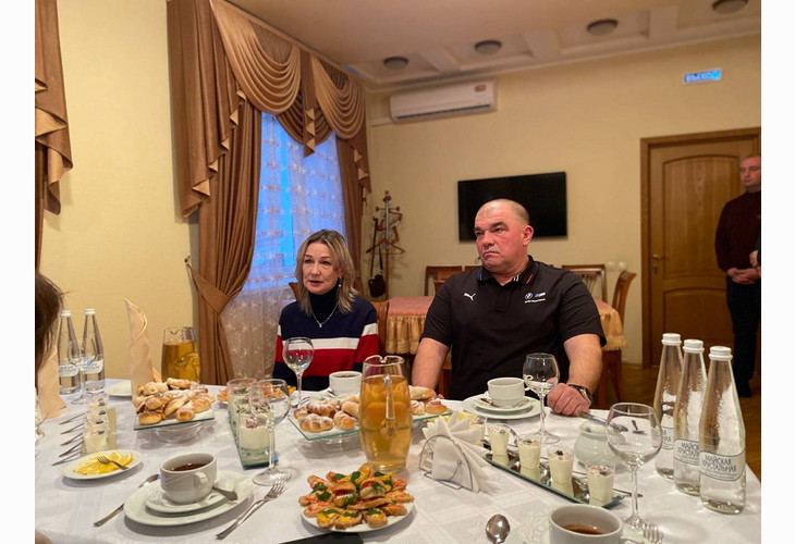 Представитель полпреда президента РФ Ольга Кремнёва встретилась с Героями Отечества в Губкине