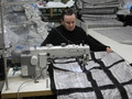 Швейная фабрика в Губкине изготавливает для военнослужащих бескаркасные носилки