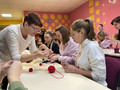 Отвлечь от проблем: в Губкине для жён и матерей мобилизованных организовали творческие занятия