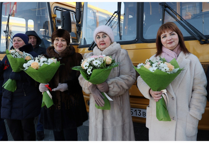 Школы Губкина пополнили свои автопарки новыми автобусами