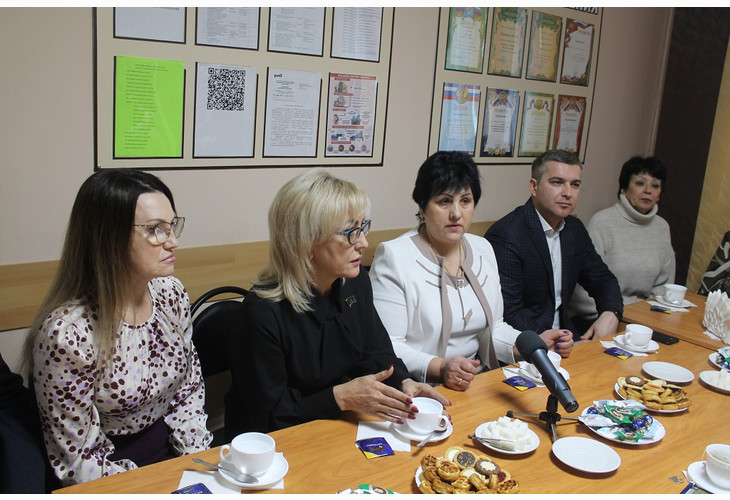 Руководители Губкинского горокруга встретились с активом местного общества слепых