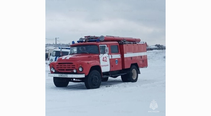 В губкинском селе Строкино горела хозпостройка