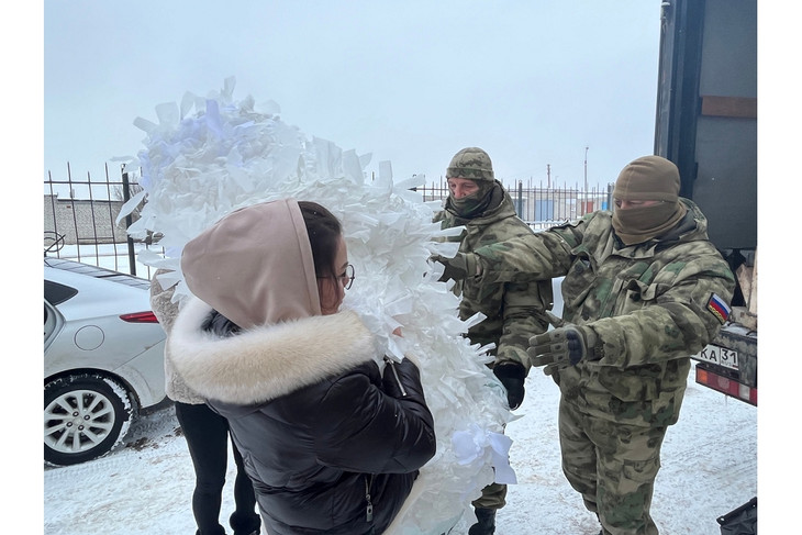 Губкинские депутаты и волонтёры передали в полевой госпиталь гуманитарную помощь