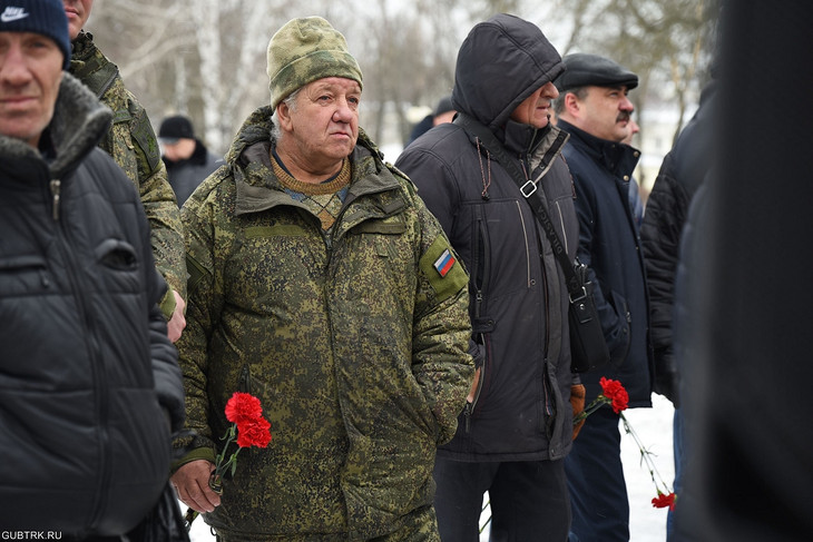 Губкинцы возложили цветы к мемориалу воинов-интернационалистов