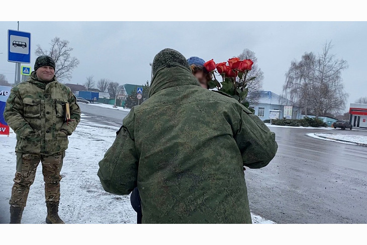 Губкин на границе: волонтёры кормят горячим обедом участников спецоперации