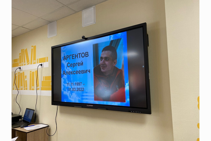 Михаил Лобазнов и Галина Колесникова встретились с семьями губкинских Героев