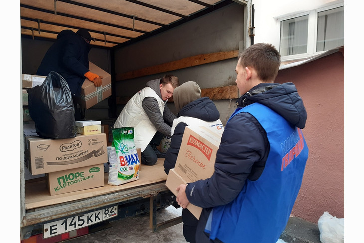 Губкинцы продолжают активно участвовать в сборе гуманитарной помощи для военнослужащих