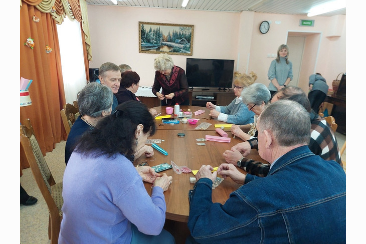 Губкинские бабушки и дедушки приняли участие в творческом мастер-классе