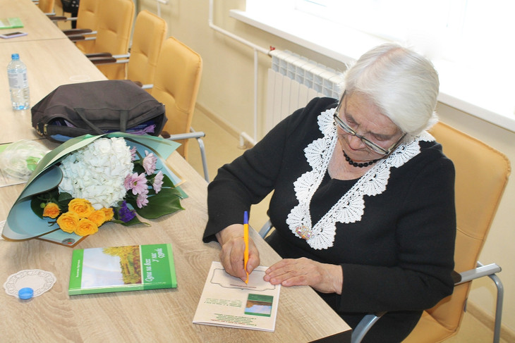 В детской библиотеке прошла встреча с губкинской поэтессой Валентиной Прутовых