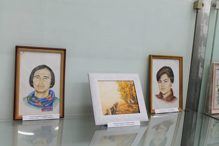 В краеведческом музее открылась семейная выставка художников Николая Чуева и его дочери Надежды Овсянниковой