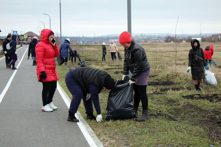 На субботник выходи: горожане подключились к наведению порядка в Губкине