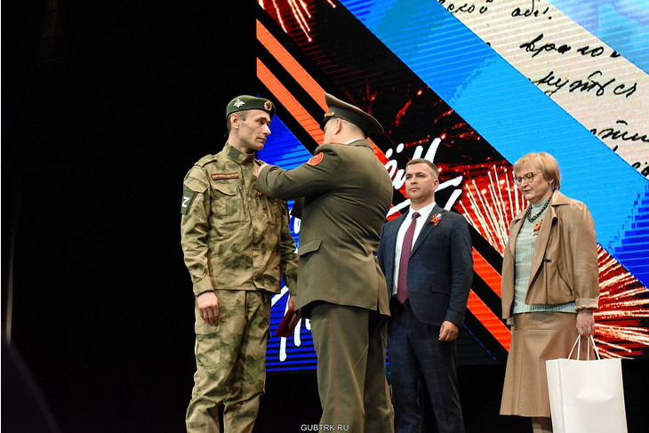 В Губкине вручили ордена Мужества на праздничном концерте, посвящённом Дню Победы