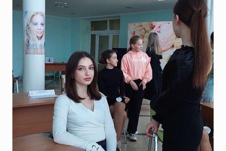 Дебют состоялся: в Губкине прошёл конкурс по парикмахерскому искусству и макияжу