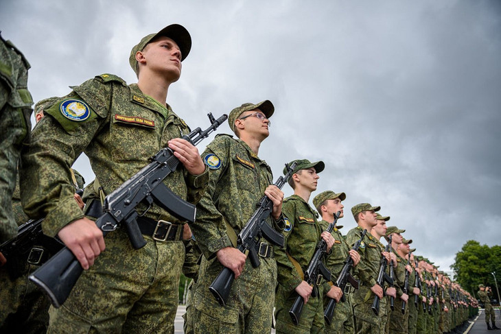 Жители Губкина могут поступить на военную службу по контракту