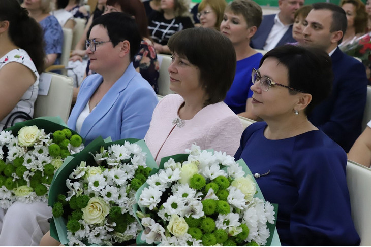 Педагогов из Губкина наградили дипломами за участие во Всероссийских конкурсах