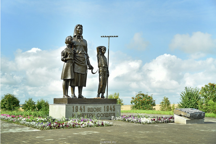В Губкине завершили реставрацию памятника вдове и матери солдата