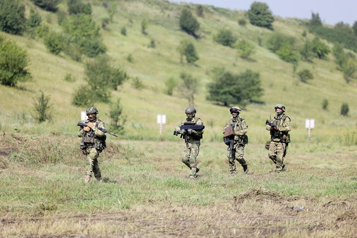 Бойцам самообороны Губкина выдали вооружение