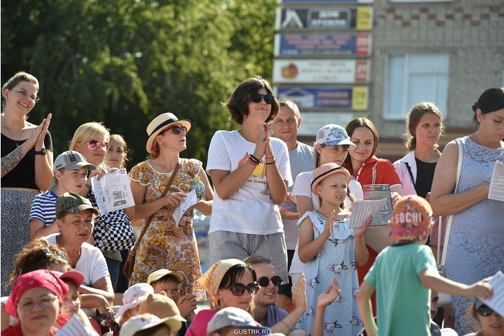 В Губкине прошёл фестиваль уличных театров «Иллюзион»