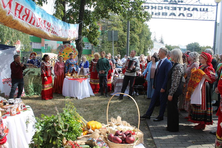 В День города в Губкине состоялась выставка-ярмарка «Губкинский карагод»