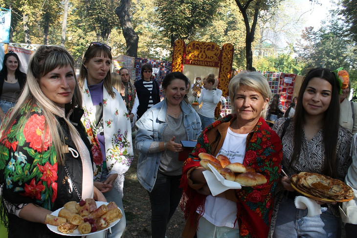 В День города в Губкине состоялась выставка-ярмарка «Губкинский карагод»