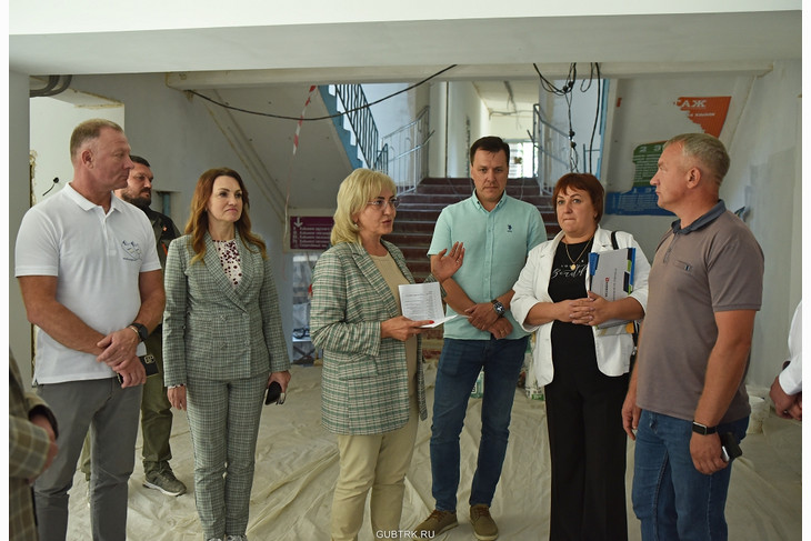 Депутаты проинспектировали ход ремонта Губкинской средней школы