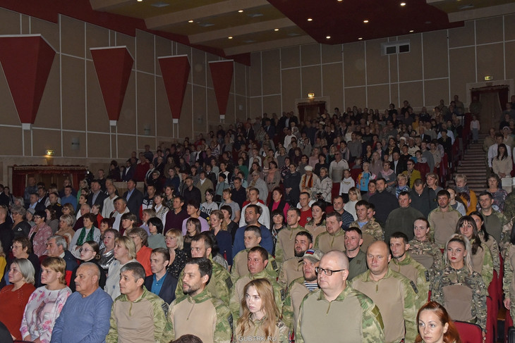 В День народного единства в Губкине вручили ордена Мужества