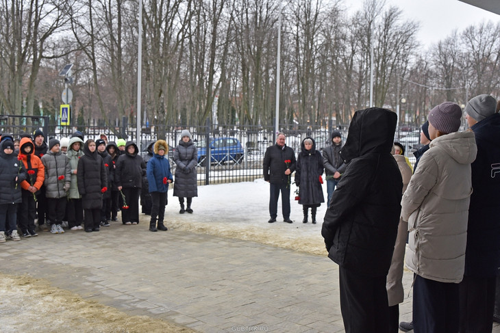 В Губкине открыли мемориальную доску и «Парту Героя» выпускнику лицея №5 Евгению Ткачёву