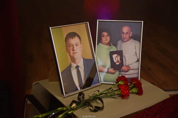 В Губкине открыли мемориальную доску и «Парту Героя» выпускнику лицея №5 Евгению Ткачёву